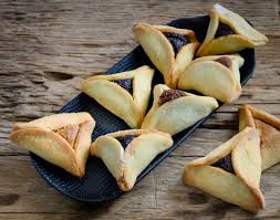 אפיית אזני המן לפורים